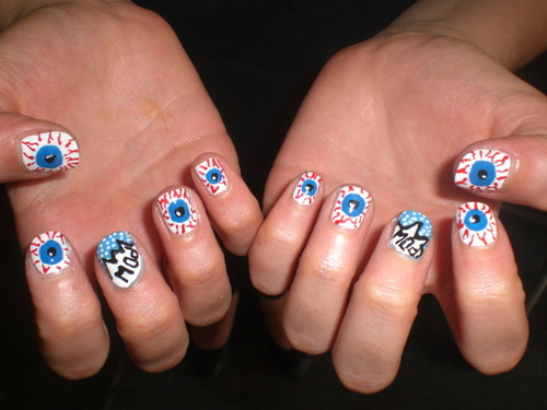 Here, as you can see, the concept works well as the nails are, more or less,